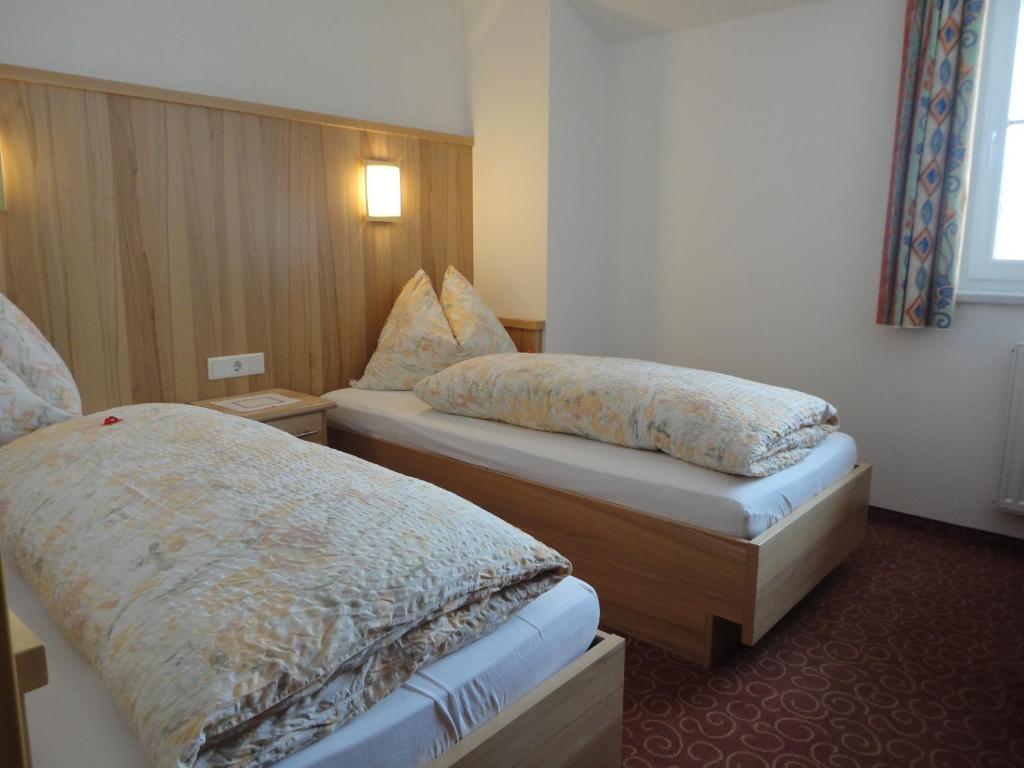 Gasthof Brentwirt Guest House Leogang Room photo