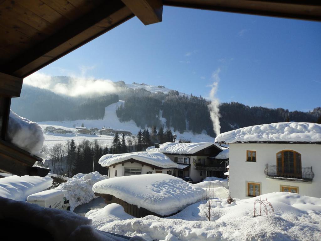 Gasthof Brentwirt Guest House Leogang Room photo
