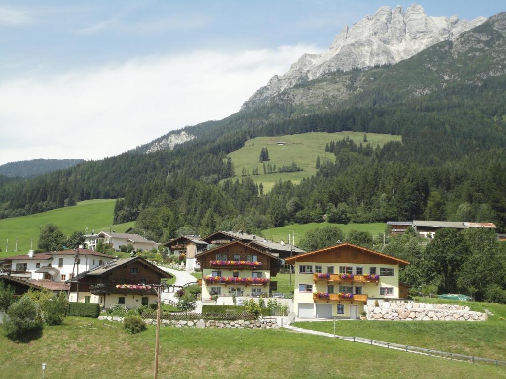 Gasthof Brentwirt Guest House Leogang Exterior photo